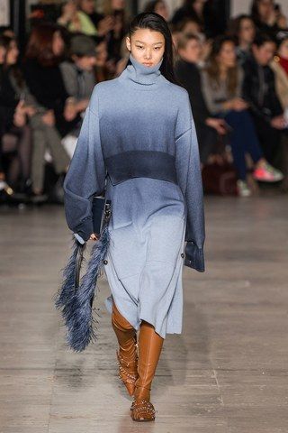 Cedric Charlier, Hooded Sweatshirt Dress, Women Fashion Edgy, Muslimah Fashion, Fall Fashion Trends, Fashion Show Collection, Vogue Paris, Ladies Tops Fashion, Modest Dresses