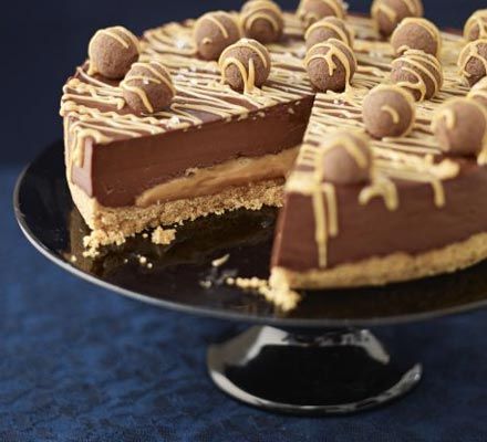 Salted caramel chocolate torte. Indulge guests at your next party with this impressive dessert. A touch of salt really sets off the caramel and dark chocolate Impressive Desserts, Chocolate Torte, Salted Caramel Chocolate, Caramel Chocolate, Bbc Good Food Recipes, Chocolate Caramels, Food Cakes, Healthy Dessert, Christmas Desserts