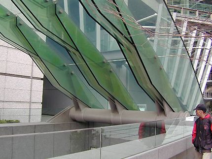 Tokyo International Forum Japan by Rafael Vinoly Glass Building, Architecture Student, Architecture Details, Plant Leaves, Tokyo, Google Search, Japan, Architecture, Building