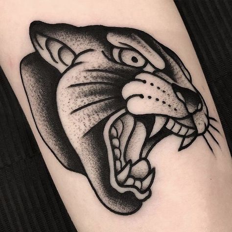 Bird Tattoo Neck, Traditional Panther Tattoo, Traditional Tattoo Old School, Optical Illusion Tattoo, Panther Tattoo, Tattoo Old School, Flame Tattoos, Traditional Tattoo Sleeve, Geniale Tattoos