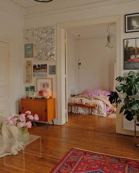 Casa Vintage, Apartment Decor Inspiration, First Apartment, Apartment Inspiration, Apartment Room, Room Inspiration Bedroom, Room Ideas Bedroom, Aesthetic Bedroom, Dream Rooms