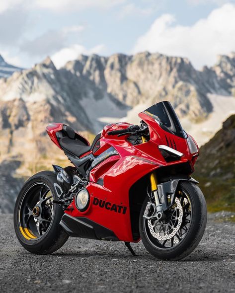 Ducati Motorcycles Sport Bikes, Ducati V4s, Mini Garage, Ducati Motorbike, Ms Dhoni Wallpapers, Bike Aesthetic, Crotch Rocket, Vespa Scooter, Black Wallpaper Iphone Dark