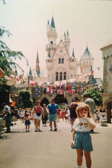 Cat Power, Retro Disney, Vintage Disneyland, Disney Addict, Old Disney, Disney Aesthetic, Disney Castle, Disney Theme Parks, Happiest Place On Earth