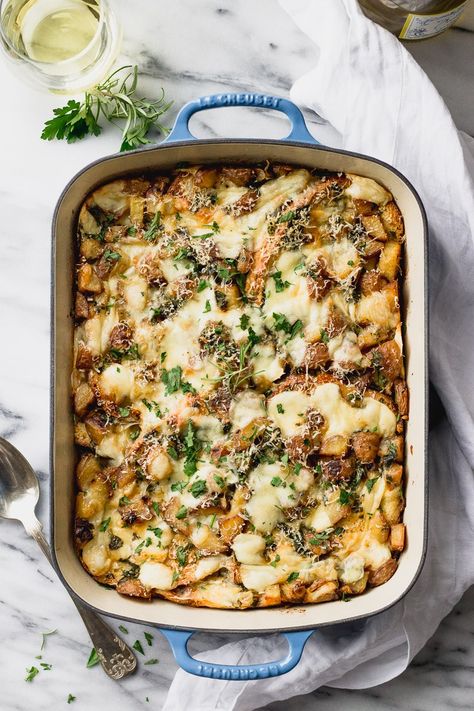 A rich, savory strata layered with thick Italian bread, crispy potatoes, warm herbs - rosemary, thyme, parsley - and lots of fontina cheese! Baked in a creamy egg base, it's sure to be a hit for brunch! | Fork in the Kitchen #recipe #brunch #breakfast #christmas #thanksgiving Christmas Casserole, Breakfast Strata, Winter Breakfast, Traditional Thanksgiving Recipes, Italian Breakfast, Thanksgiving Breakfast, Christmas Breakfast Recipe, Healthy Breakfast Recipes Easy, Italian Bread