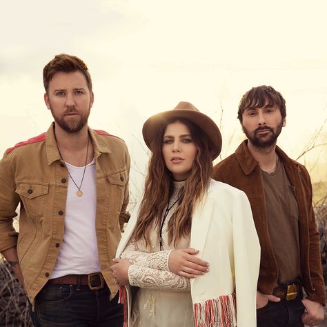 Seven-time Grammy winning country trio Lady Antebellum have announced dates for an extensive headlining tour launching in May 2020. Lady Antebellum Lyrics, Charles Kelley, Julianne Hough Photo, Luke Bryan Quotes, Single Lady, Country Girl Problems, Country Song Quotes, Carrie Underwood Photos, Fake Smile Quotes