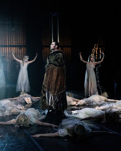 Dracula from the wings! The dancers have completed their last dress rehearsal and are ready to fly. Which moment has you thirsting for more? Comment below! 🎃 📸@jessiekenneyphoto #tulsaballet #halloween #dracula #thisweekendintulsa Ballet Instagram, Point Shoe, Halloween Dracula, Vampire Ball, Photo Halloween, Shoe Painting, Dress Rehearsal, Bram Stoker, Rehearsal Dress