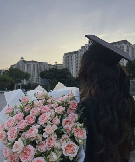 Graduation Dream Board, Party Aesthetic Graduation, Vision Board Photos 2025 Graduation, Graduation Vision Board Ideas, Vision Board Graduation College, Graduation For Vision Board, Grad Vision Board, Law Graduate Aesthetic, Graduated Vision Board