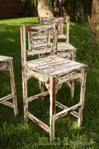 Diy Barstools, Stool Plans, Monster Bar, Stool Diy, Diy Bar Stools, Old Wooden Chairs, Wood Stools, Diy Stool, Vintage Bar Stools