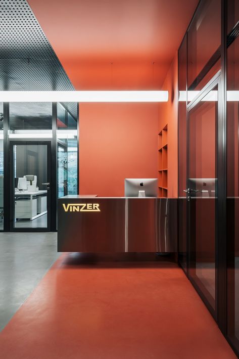 Vinzer Office Interior Design - Picture gallery Yodezeen Architects, Office Lobby Design, Office Reception Design, Orange Office, Interior Design Pictures, Modern Office Interiors, Photography Interior, Office Space Design, Stylish Apartment