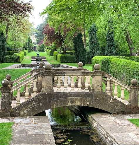 Castle Front Yard, Castle Garden Aesthetic, Royal Garden Aesthetic, Mansion Garden, Fancy Garden, European Garden, Elegant Garden, Halcyon Days, Castle Garden