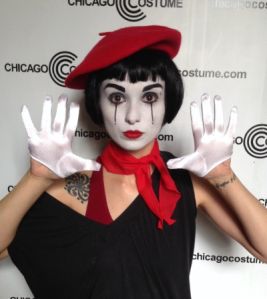 Women Clowns | Not quite as creepy as clowns, mimes are a great and easy costume! The ... Halloween Mime Costume, Mime Aesthetic Fashion, Mime Costume Women, Mime Poses, Ortho Meals, Mime Outfit, Pierrot Kostüm, French Mime, Mime Face