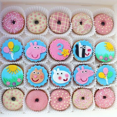 Jay Birthday, Papa Pig, Big Donuts, Donut Decorations, Pepa Pig, Fondant Toppers, Mini Donuts, Cake Donuts, Peppa Pig