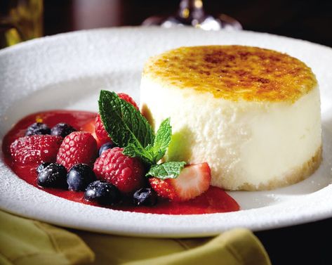 The Capital Grill Cheesecake - Luxury Guide Usa Capital Grille Cheesecake Recipe, Usa Dessert, Capital Grille, Grilled Desserts, Brunch Bread, Dessert Appetizers, Cream Cheese Filling, Rewards Program, The Capital