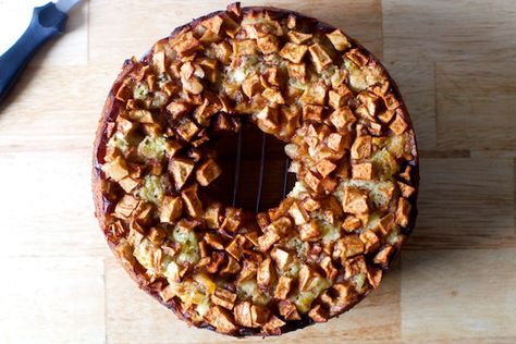 mom's apple cake Smitten Kitchen Recipes, Fall Cake Recipes, Fall Cakes, Apple Cake Recipes, Smitten Kitchen, Jewish Recipes, Apple Desserts, Apple Cake, Rigatoni