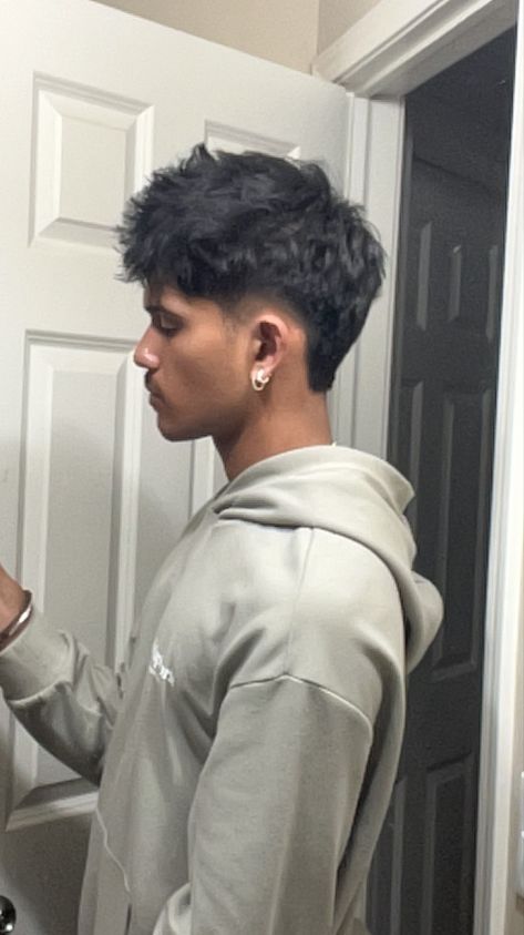 Taper Mullet Straight Hair, Indian Boy Haircut, Side Taper Haircut, Mid Taper Blowout, Boy Hairstyles Straight Hair, Volume Hair Men, Simple Short Haircut, Indian Haircut, Blowout Taper Fade