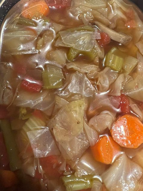 Detox Cabbage Soup - Easy DIY Recipes Italian Cabbage Soup, Detox Cabbage Soup, Red Curry Shrimp, Detox Soup Cabbage, Soup Ingredients, Bisque Recipe, Soup Easy, Canning Diced Tomatoes, Dried Basil