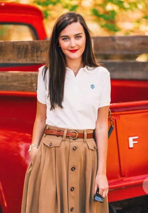 The Classic Polo - Classy Girls Wear Pearls Polo With Skirt, How To Style A Polo Shirt Women, Polo Outfits For Women, Collage Outfit, Polo Uniform, Summer Display, Vintage Polo Shirt, Polo Shirt Outfits, Classy Girls Wear Pearls