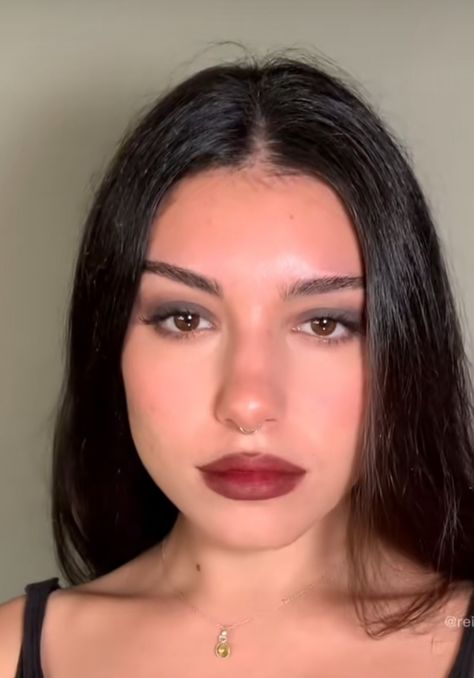 Everyday Vampy Makeup, Subtle Dark Feminine Makeup, Dark Moody Makeup, Basic Grunge Makeup, Subtle Dark Makeup, Subtle Vampire Makeup, Low Weight Makeup, Light Gothic Makeup, 90s Makeup Aesthetic