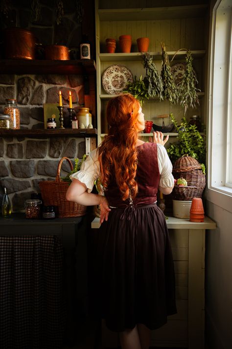 Hobbit Woman Aesthetic, Rosie Hobbit, Hobbit Girl Aesthetic, Hobbit Core Aesthetic, Hobbit Kitchen Aesthetic, Hobbit Hole Aesthetic, Hobbit House Aesthetic, Hobbit Home Aesthetic, Witchy Cafe