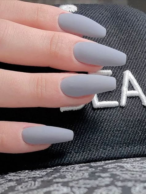 Uñas Kylie Jenner, Light Gray Nails, Grey Matte Nails, Gray Nail, Grey Nail Art, Grey Acrylic Nails, Grey Nail, Grey Nail Designs, Nude Nail Designs