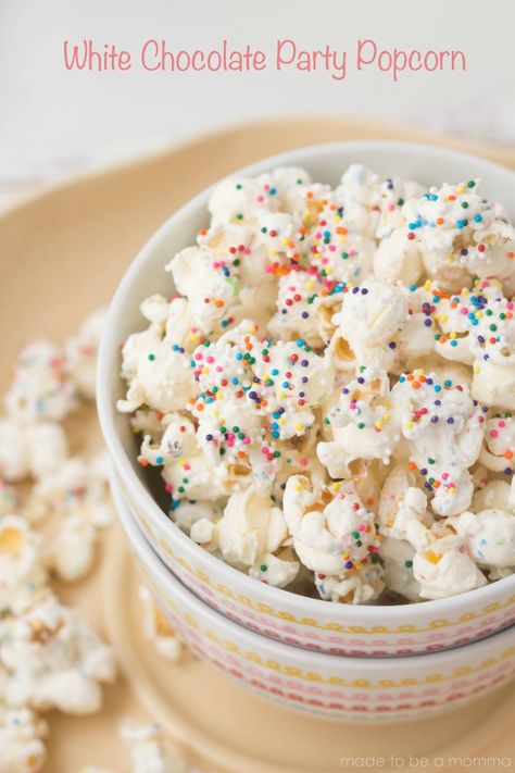 White Chocolate Party Popcorn Popcorn White Chocolate, White Chocolate Popcorn, Party Popcorn, Popcorn Treats, Vegan Caramel, Chocolate Popcorn, Popcorn Party, Chocolate Party, Popcorn Recipes