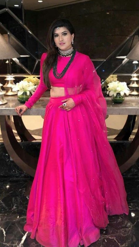 Plain Lehnga Outfit, Plain Lehenga Designs, Plain Lehenga Choli, Pink Dress Design, Indian Dress Up, Indian Outfits Lehenga, Lehenga Designs Simple, Bridal Lehenga Red, Indian Saree Blouses Designs