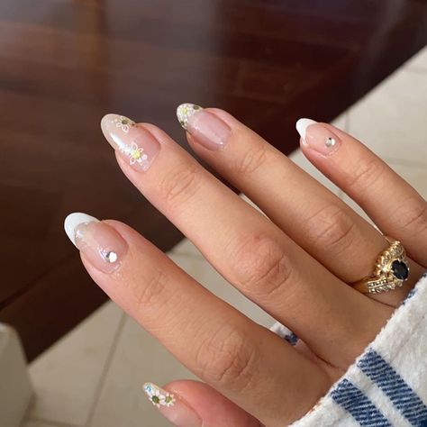 Almond Nails With Gems, Nails With Gems, Crystal Nails, Accent Nails, Flower Nails, Almond Nails, Almond, Gems, Nails