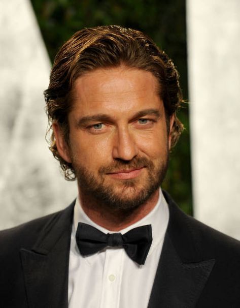 Actor Gerard Butler, Graydon Carter, Scottish Actors, Quotes Humor, Gerard Butler, Liam Hemsworth, Actrices Hollywood, Oscar Party, Vanity Fair Oscar Party