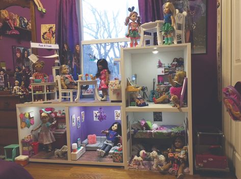 How to Turn Shelves Into an American Girl Dollhouse - Washington FAMILY Magazine American Girl Storage, Girls Bookshelf, American Girl Beds, American Doll House, American Girl House, Dollhouse Bookshelf, Ikea Dollhouse, American Girl Doll Room, American Girl Dollhouse