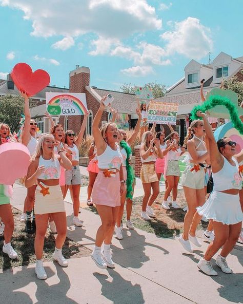 IOWA STATE ALPHA PHI on Instagram: "The day we have all been waiting for…finally brought home our lucky charms 🌈💫🍀💗🌙🎈Tag your new bestie" Lucky Charms Sorority Theme, Lucky Charm Bid Day, Lucky Me Bid Day Theme, Bid Day Lucky Charms, Lucky Me Bid Day, Lucky Charms Bid Day, Alpha Phi Bid Day Themes, Phi Mu Bid Day, The Future Is Phi Bid Day