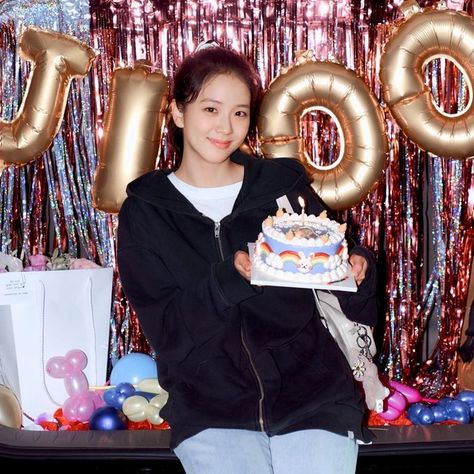 Rabbit Cake, Kim Jisoo, Black Pink Kpop, Her Music, Blackpink Jisoo, Yg Entertainment, Korean Singer, South Korean Girls, بلاك بينك