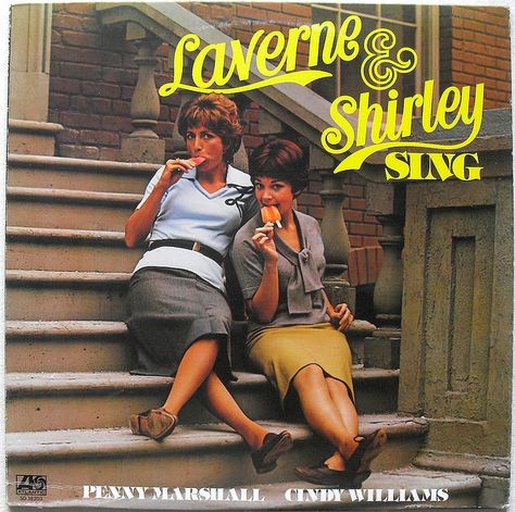 LAVERNE and SHIRLEY -loved their zany antics. Cracked me up every time! Laverne And Shirley, Cindy Williams, Laverne & Shirley, This Is Your Life, Old Shows, Old Tv Shows, Vintage Tv, Baby Boomer, Old Tv