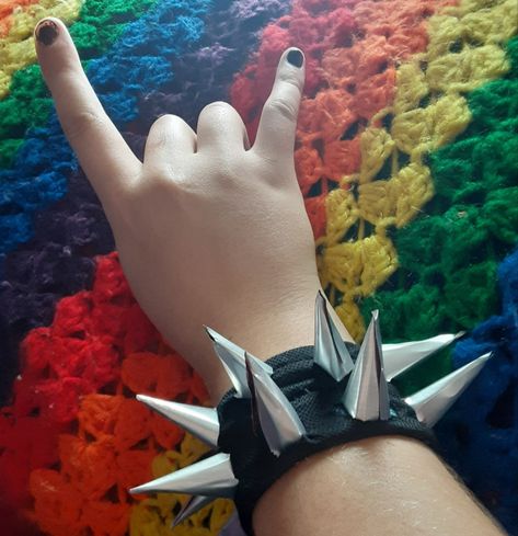 Freaks Only on Tumblr Diy Monster Can Spikes, Diy Spikes Clothes, Diy Punk Spikes, Alt Patches Ideas, How To Make Spikes Out Of Cans, Diy Spikes From Cans, Liberty Spikes Tutorial, Diy Scene Accessories, Diy Punk Accessories