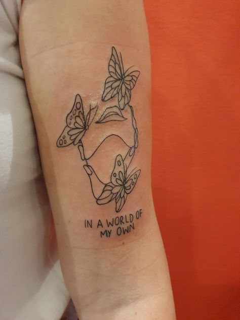 Tatuajes, minimalista, lineal, mariposas In A World Of My Own Tattoo, My Own Tattoo, Own Tattoo, World Tattoo, Discreet Tattoos, In A World, A World, Tatting, Tattoo Ideas