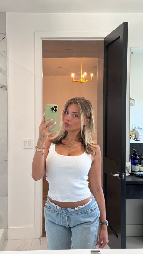 Corinna Kopf - IG Story June 21, 2024 Corrina Kopf, Hands With Drip In Hospital, Corinna Kopf, Big Women Fashion, Blonde Hair Inspiration, New Photo Download, Body Picture, June 21, Ig Story