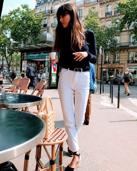 Want to Get French-Girl Style? French Spring Outfits, Leia Sfez, How To Wear White Jeans, Dress Like A Parisian, Light Blue Skirts, Denim Espadrilles, Girls Spring Outfits, Parisienne Style, Pink Long Sleeve Dress