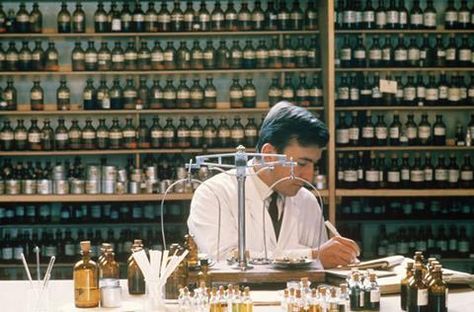 Perfumery: the molecular art form | Chemistry World Quantum Biology, Artisan Perfume, Fragrance Lab, Perfume Storage, Escentric Molecules, Aromatherapy Associates, Perfume Store, Science Photos, Work Room