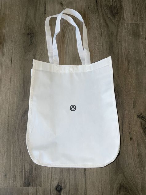 Lululemon Reuseable Shopping Tote Bag Large White & Black Tote. Lululemon Shopping Bag, Lululemon Bag Reusable, White Bag Outfit, Lululemon Clothes, Lululemon Clothing, Lululemon Tote Bag, Lulu Bag, Baby Ferrets, Lululemon Bag