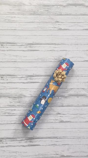 LENNIA (Folding Queen 👑) on Instagram: "How to gift wrap a cylinder shaped item #wrappingpresents #giftwrapping #Wrappinghacks" How To Gift Wrap Cylinders, Wrapping Cylindrical Gifts, Wrapping Gifts Cylinder, Wrapping Tube Shaped Gifts, Wrapping Gifts Cilinder, Present Wrapping, Cylinder Shape, Gift Wrapping, Gifts