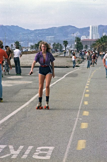 Rollerskatin' Cutie 5 by Venice Beach Rollerskaters, via Flickr 70s Wanda, 80s Roller Skating, Skater Photoshoot, Beach Disco, Tom Froese, Road Trip Movie, 1979 Fashion, Outdoor Roller Skates, Tropical Love