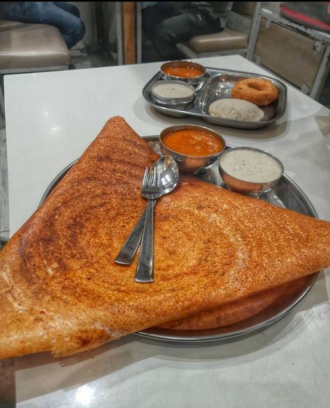 South Indian Dosai is the best!.Period✋🏼 Indian Food Aesthics, Food Aesthics, South Indian Aesthetic, South Indian Culture, Vision 2024, Jai Hind, Indian Breakfast, South Indian Food, Desi Girl