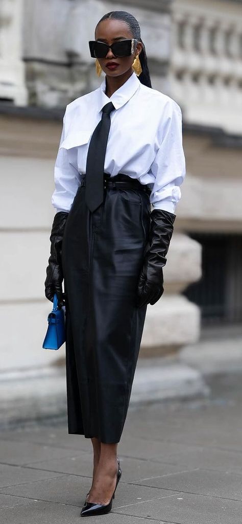 Street Style 2024 Spring Elegant Street Style Classy, Parisian Street Style 2024, Black Silk Skirt, Classy Street Style, Church Fashion, Black White Outfit, Corporate Fashion, Classy Work Outfits, Fall Fashion Outfits