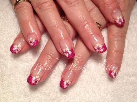 Hawaiian Hibiscus Nails, Y2k Flower Nails, Hawaii Flower Nails, Hawaiian Nail Art, Sculpture Gel Nails, Nails Hibiscus, Hibiscus Flower Nails, Hibiscus Nail Art, Hawaiian Flower Nails