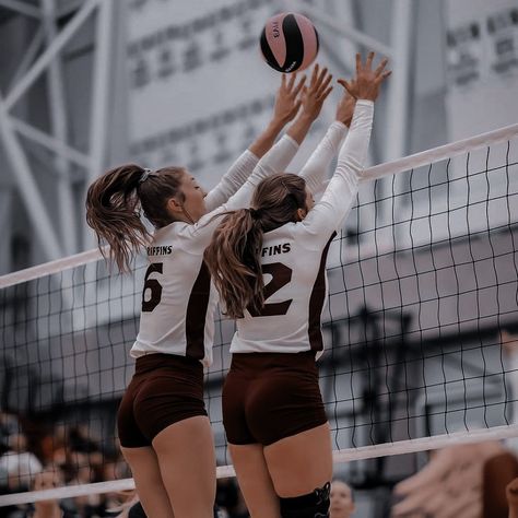 Volleyball Aesthetic, Volleyball Motivation, Volleyball Team Gifts, Volleyball Photography, Volleyball Photos, Volleyball Poses, Volleyball Inspiration, Volleyball Tips, Female Volleyball Players