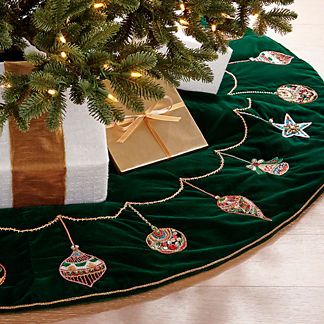 Etsy Christmas Decor, Winter Apartment, Velvet Tree Skirt, Skirts Diy, Velvet Tree, Embroidered Ornaments, Christmas Tree Skirts Patterns, Tree Skirt Pattern, Xmas Tree Skirts