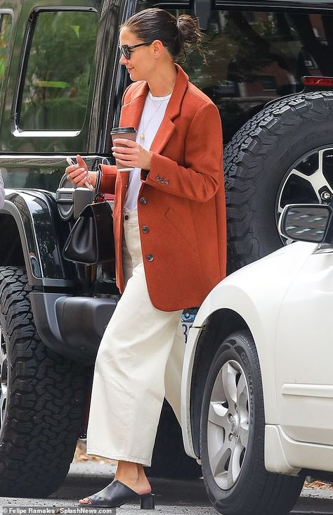 Orange Blazer Outfits, Le Catch, Cream Trousers, Blazer Outfits For Women, Orange Blazer, Orange Outfit, Orange Jacket, Katie Holmes, Blazer Outfits