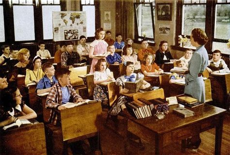 I've always loved classic wooden desks like this. #vintage #1940s #classroom #school #teacher #students 1940s Classroom, Old School Classroom, Nostalgia School, Old Fashioned School, Schema Therapy, Wooden Desks, Vintage Classroom, 100 Dresses, Old School Desks