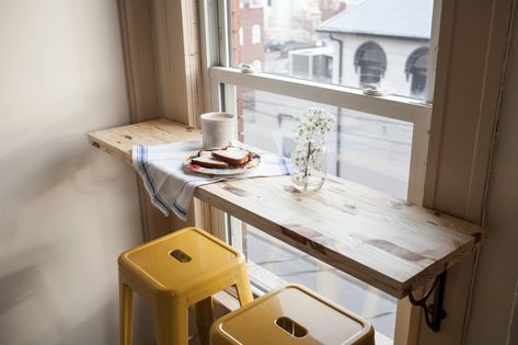 Cafe corner window seat by Offbeat and Inspired Window Seat Kitchen, Trendy Apartment, Space Apartments, Breakfast Bar Kitchen, Brown House, Tiny Apartments, Kitchen Corner, Trendy Bedroom, Apartment Kitchen