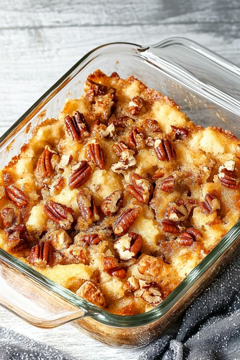 Southern Bread Pudding, Pecan Pie Bread, Pecan Bread Pudding, Pecan Pie Bread Pudding, Easy Pecan Pie, Pecan Bread, Pecan Pie Easy, Crunchy Pecans, Coffee Cakes