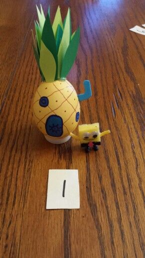 Pineapple house Easter egg decorating Funny Egg Decorating Ideas, Egg Decorating Ideas Creative Contest, Easter Egg Ideas Decorating, School Egg Decorating Ideas, Easter Egg Decorating Contest, Egg Decorating Contest, Easter Egg Competition Ideas, Egg Project, Animal Easter Eggs